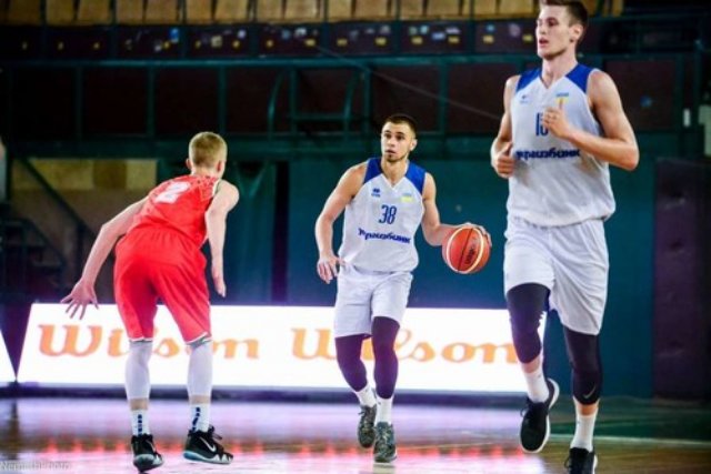 Молодежная сборная Украины уверенно обыграла Беларусь