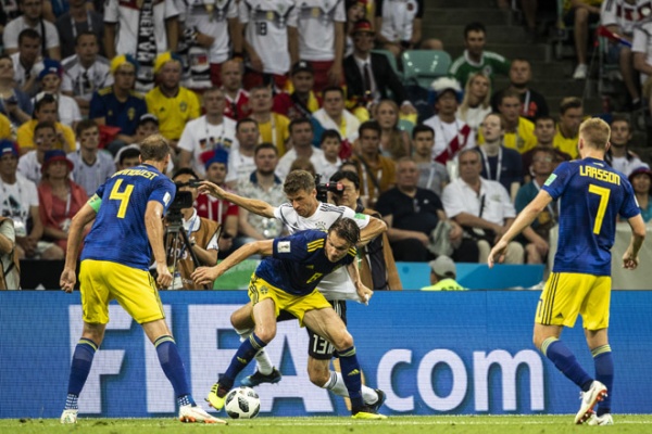 Как сборная Германии вытащила игру со Швецией (фоторепортаж)